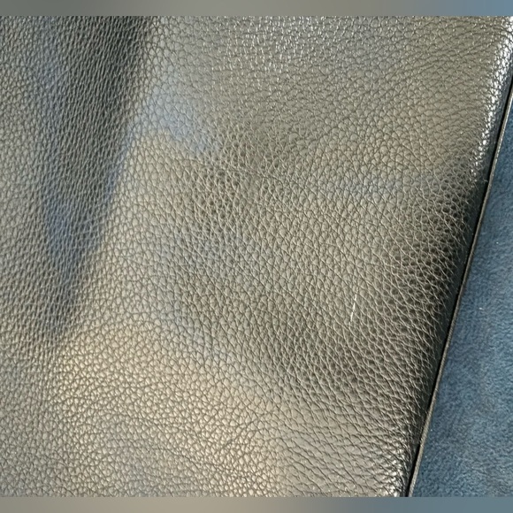 Tory Burch Meyer Plaque Pebbled Leather Tote Bag in black - Picture 10 of 15